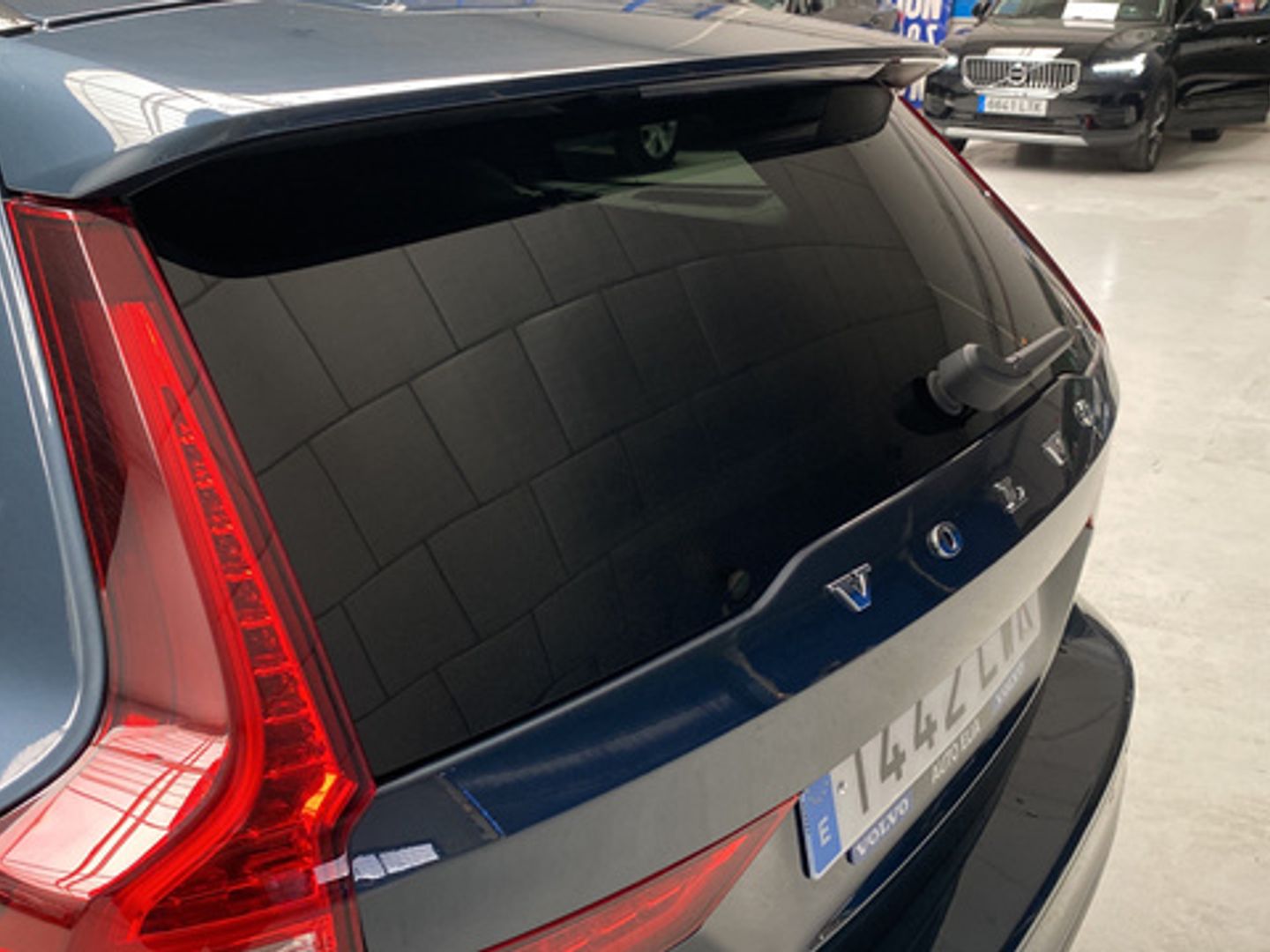 Volvo V60 T6 Recharge R-Design