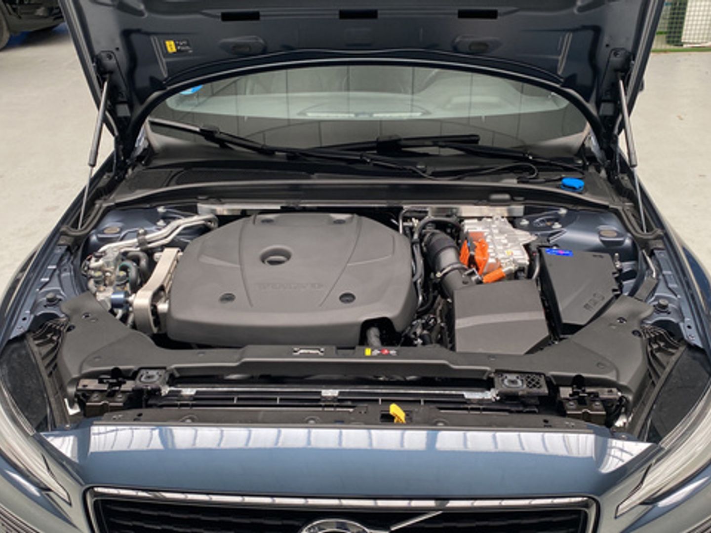 Volvo V60 T6 Recharge R-Design