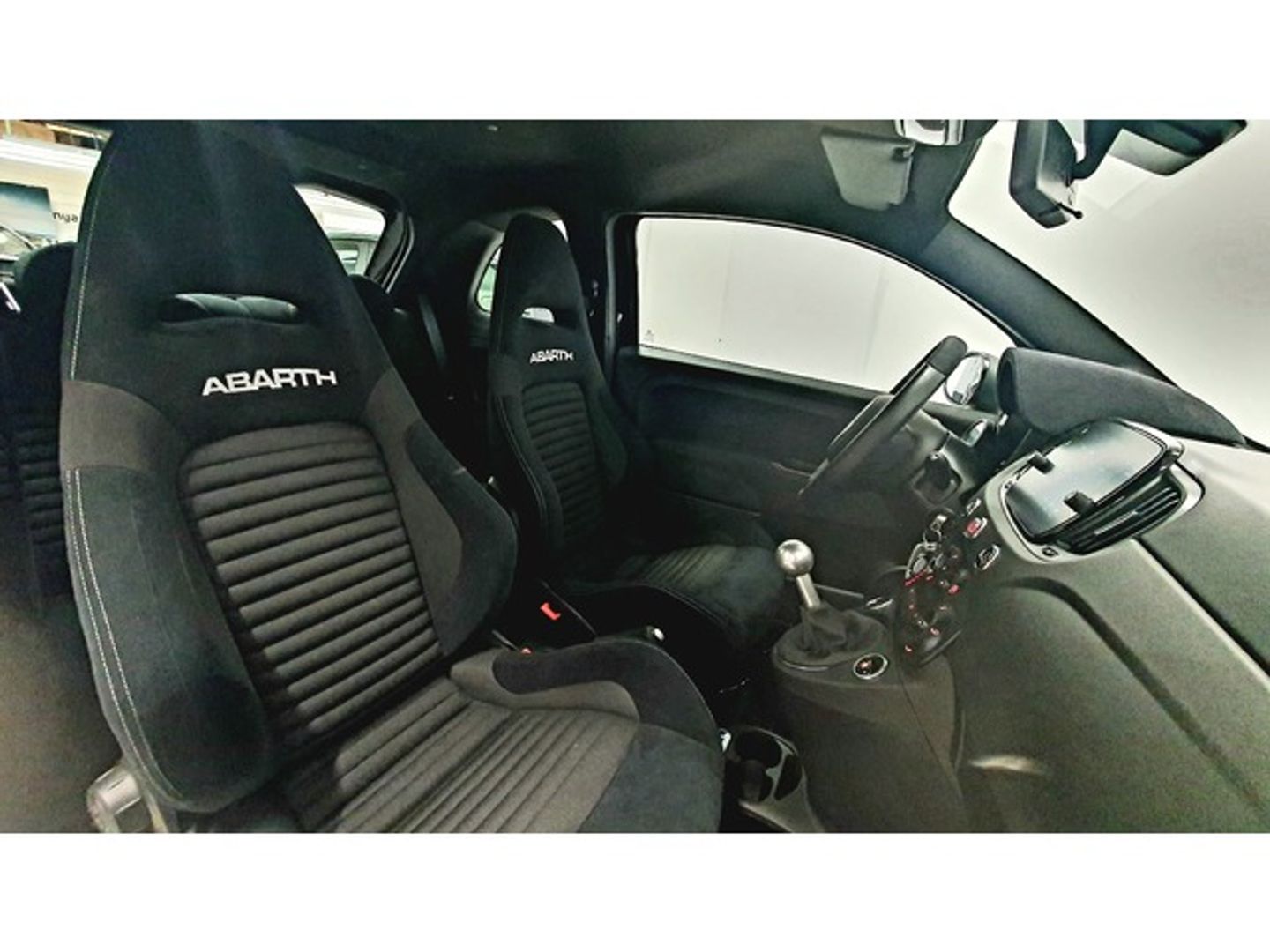 Abarth 500 1.4 16v T-Jet 695 132 kW (180 CV)