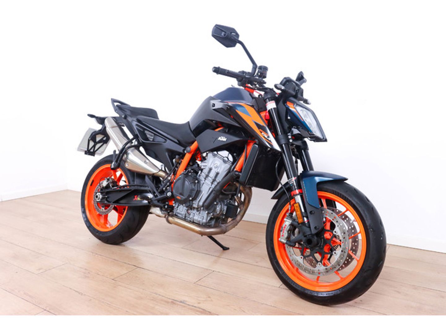 KTM 890 Duke R