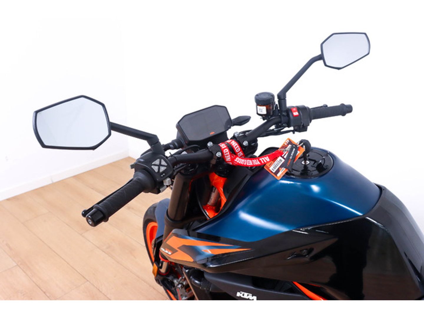 KTM 890 Duke R