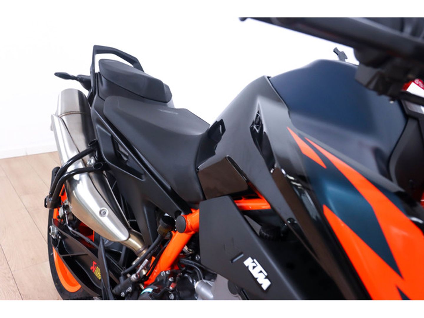 KTM 890 Duke R