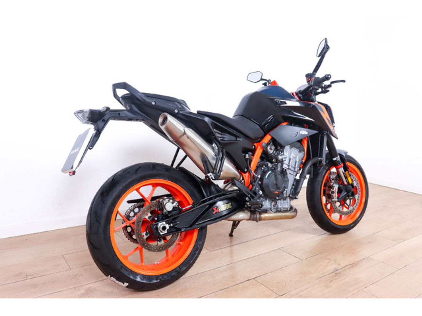 KTM 890 Duke R