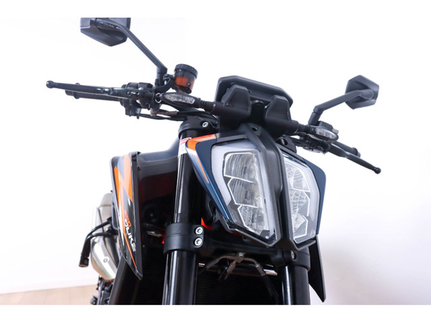 KTM 890 Duke R
