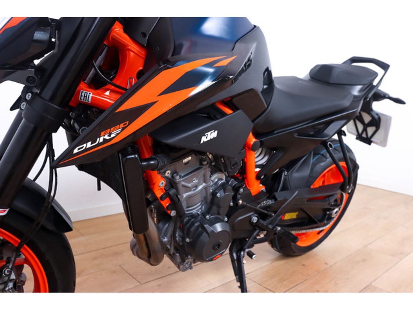 KTM 890 Duke R