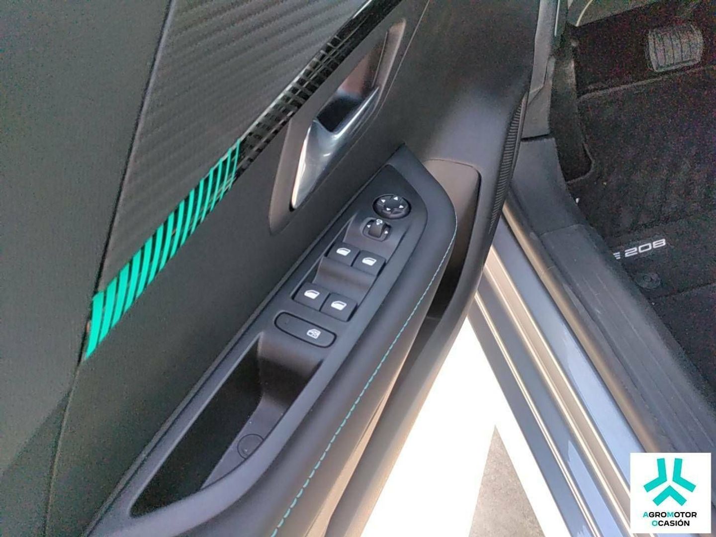 Peugeot e-208 Eléctrico Allure 100 kW (136 CV)