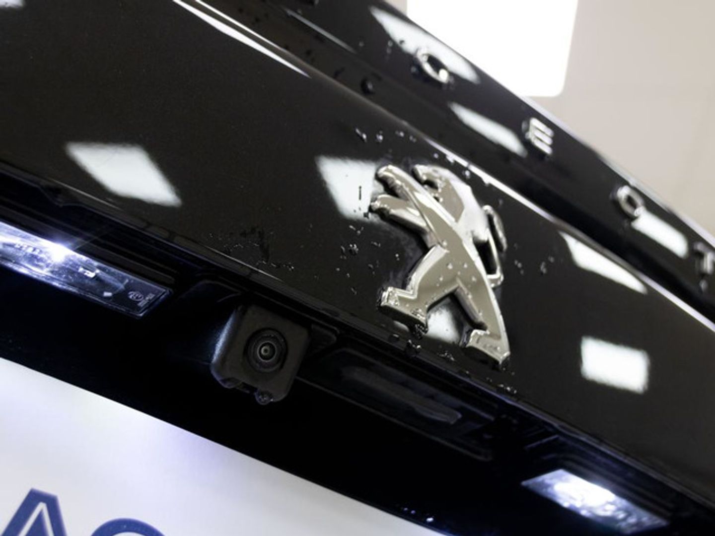Peugeot e-2008 Eléctrico GT 100 kW (136 CV)