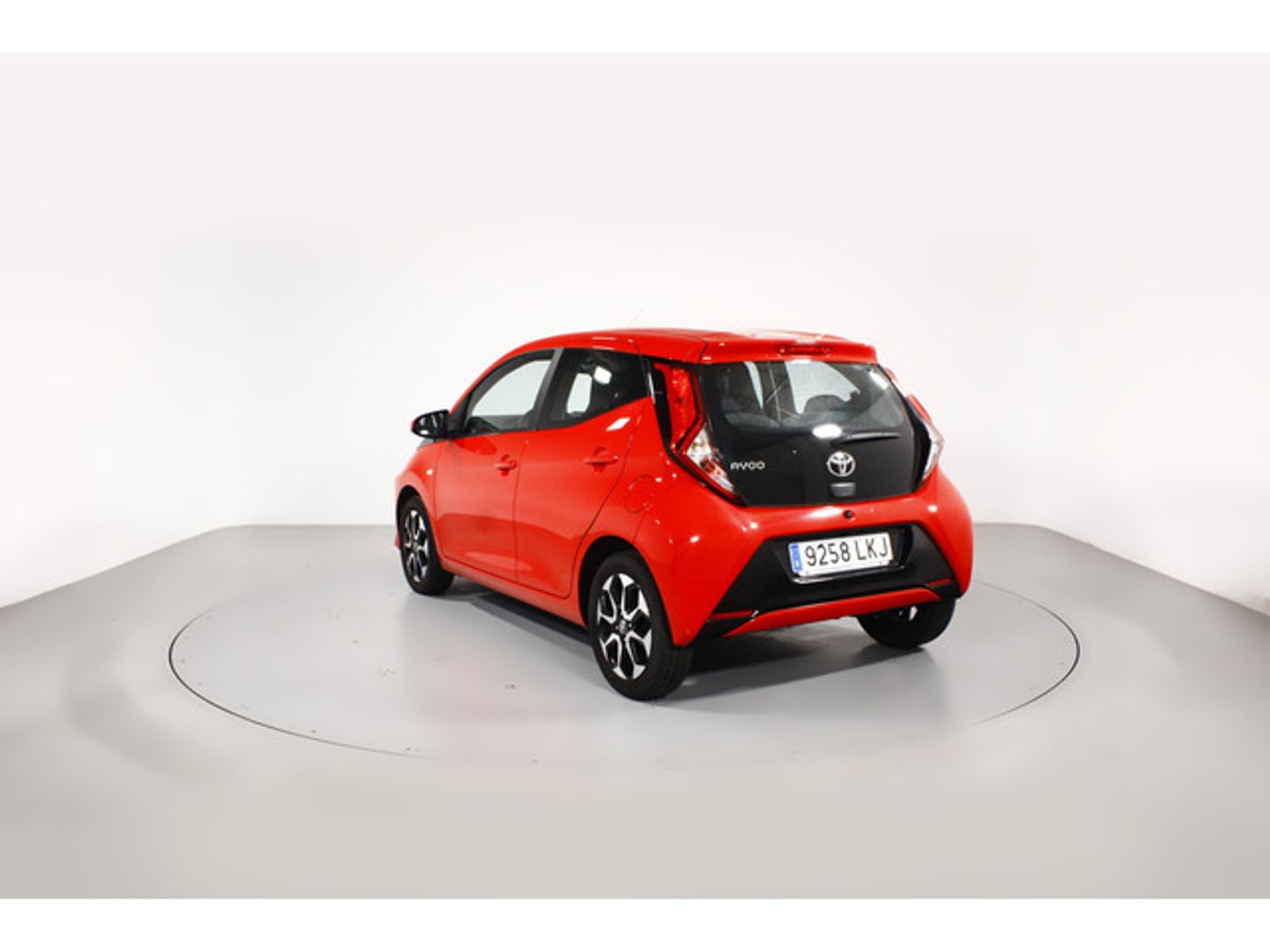 Toyota Aygo 1.0 70 x-play 53 kW (72 CV)