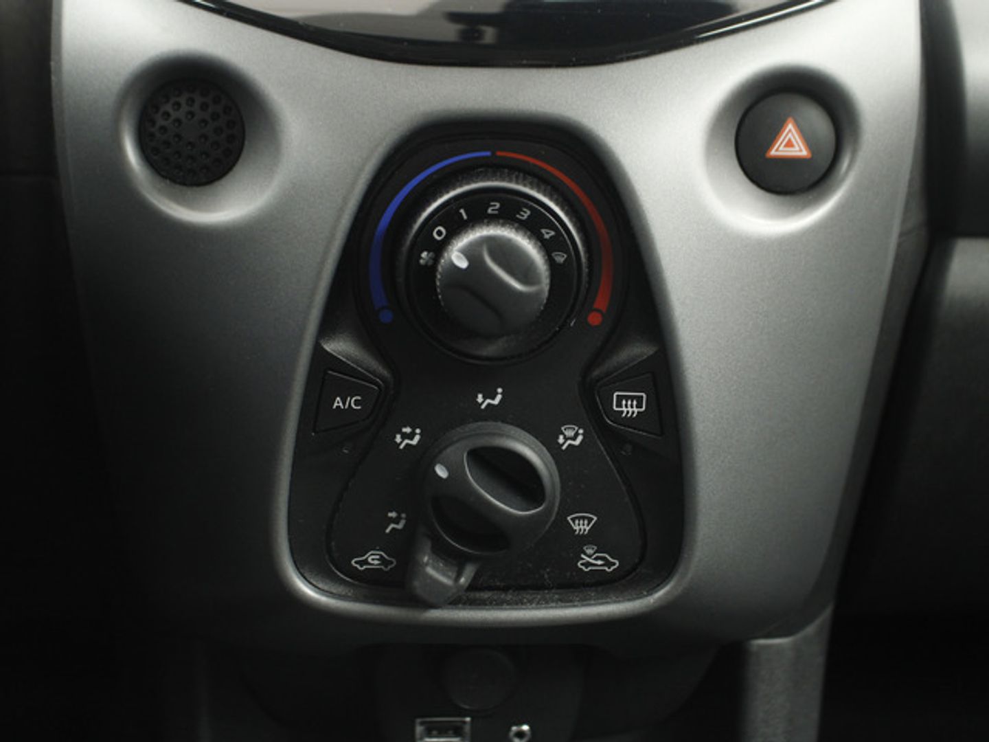 Toyota Aygo 1.0 70 x-play 53 kW (72 CV)