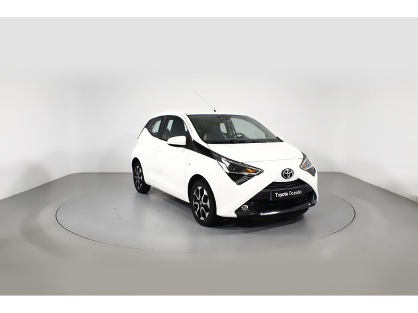 Toyota Aygo 1.0 x-play Blanco Compact