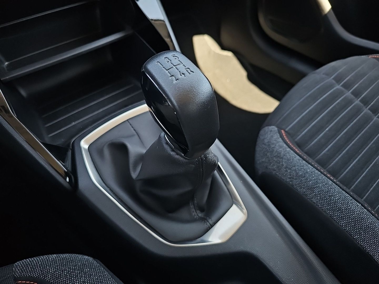 Peugeot 208 PureTech 75 S&S Active 55 kW (75 CV)