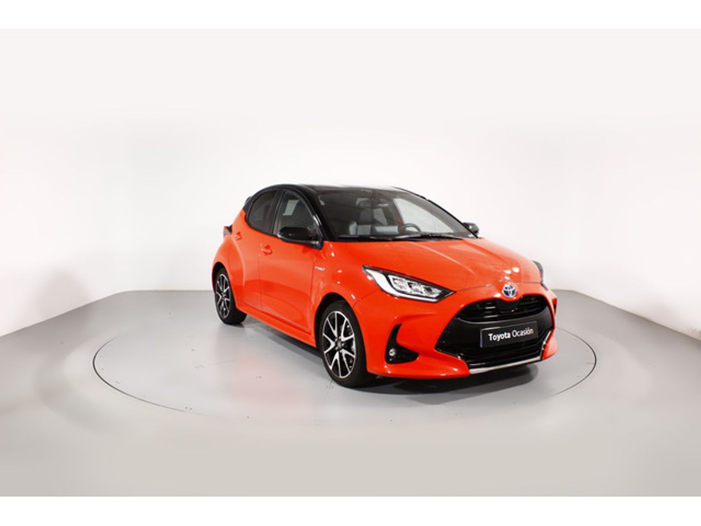 Toyota Yaris 1.5 120H Style P. Premier Edition Rojo Compact