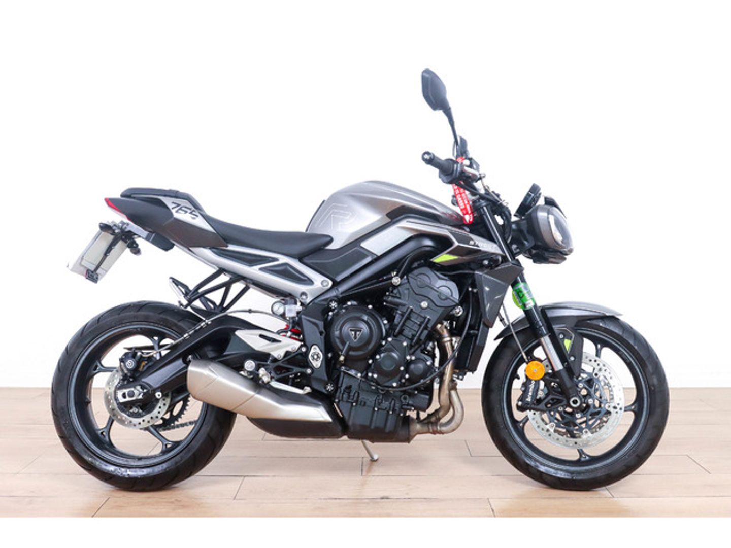 Triumph Street Triple 765 R Gris Plata Motorcycle