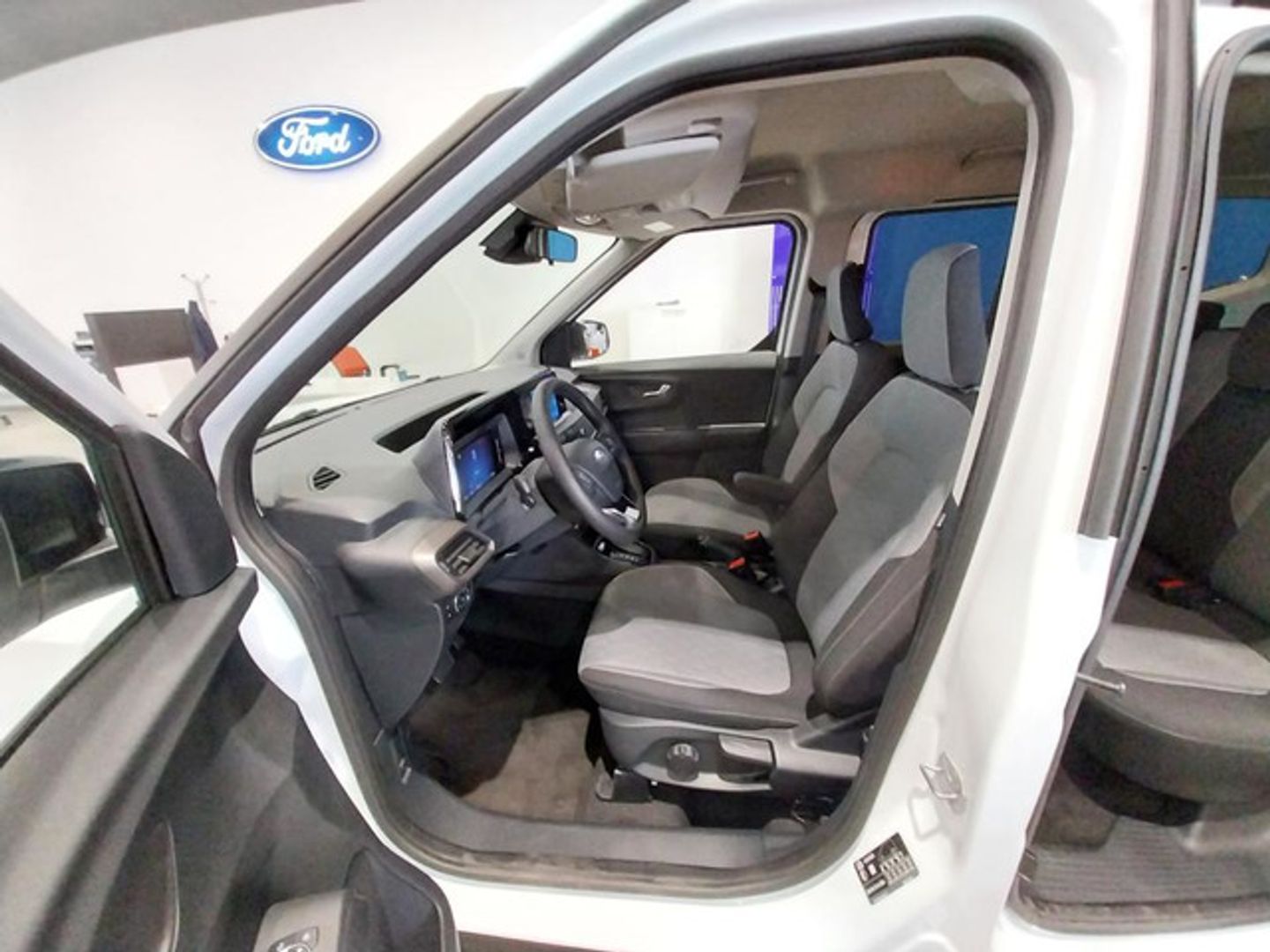 Ford Tourneo Courier 1.0 Ecoboost Titanium