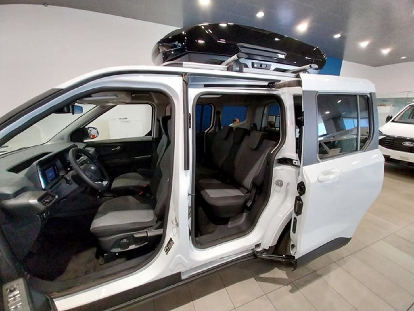 Ford Tourneo Courier 1.0 Ecoboost Titanium