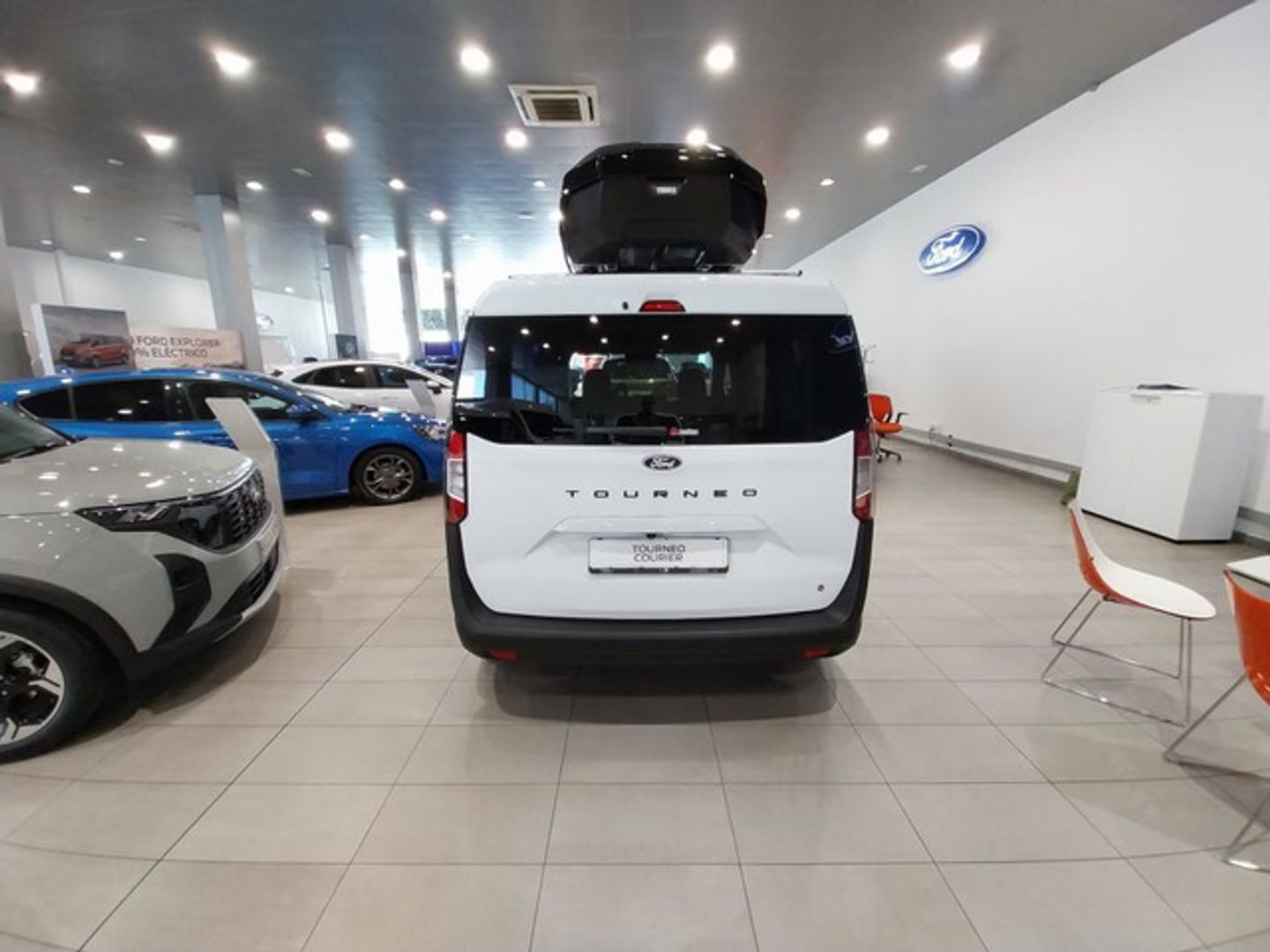 Ford Tourneo Courier 1.0 Ecoboost Titanium