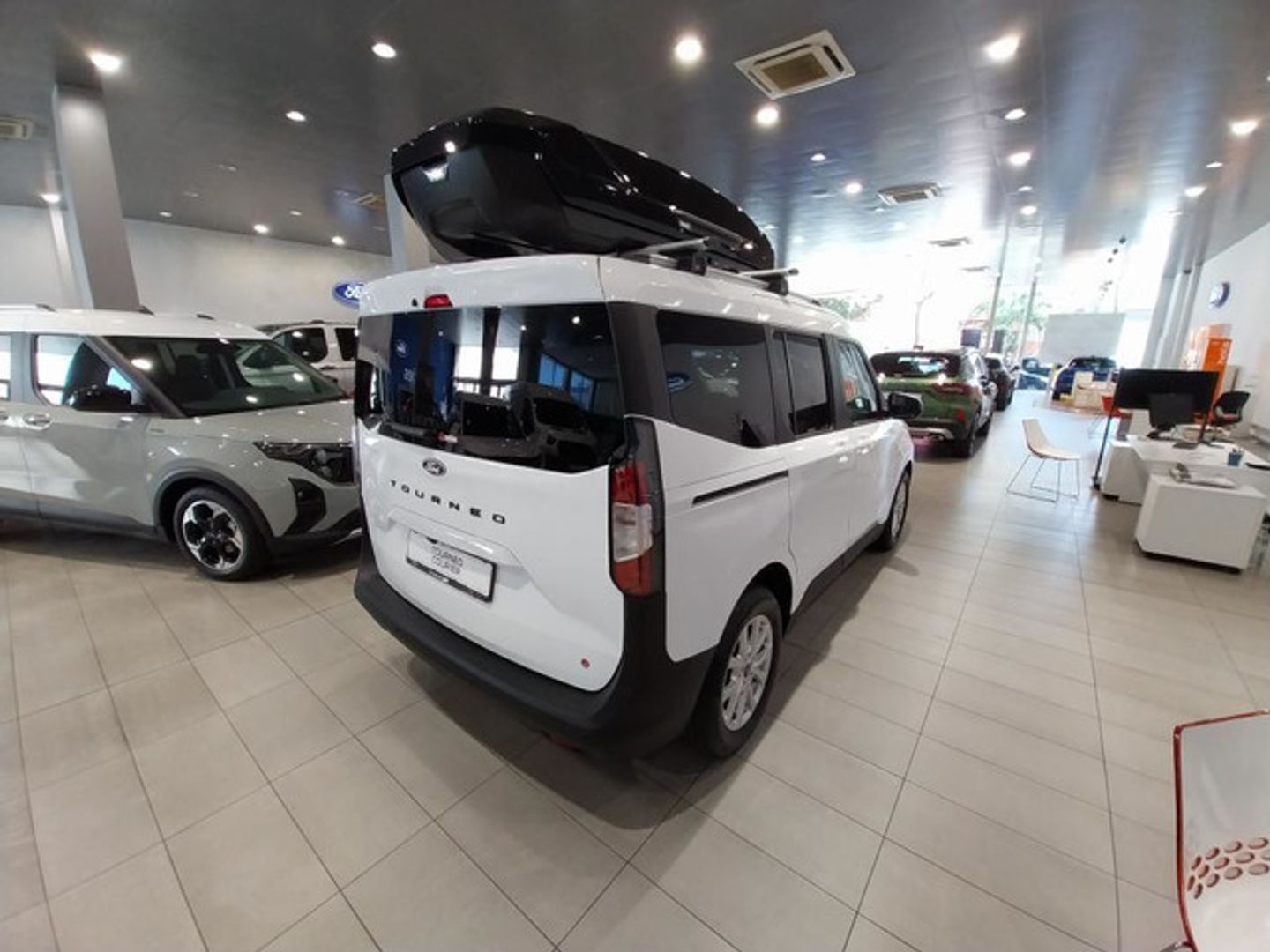 Ford Tourneo Courier 1.0 Ecoboost Titanium