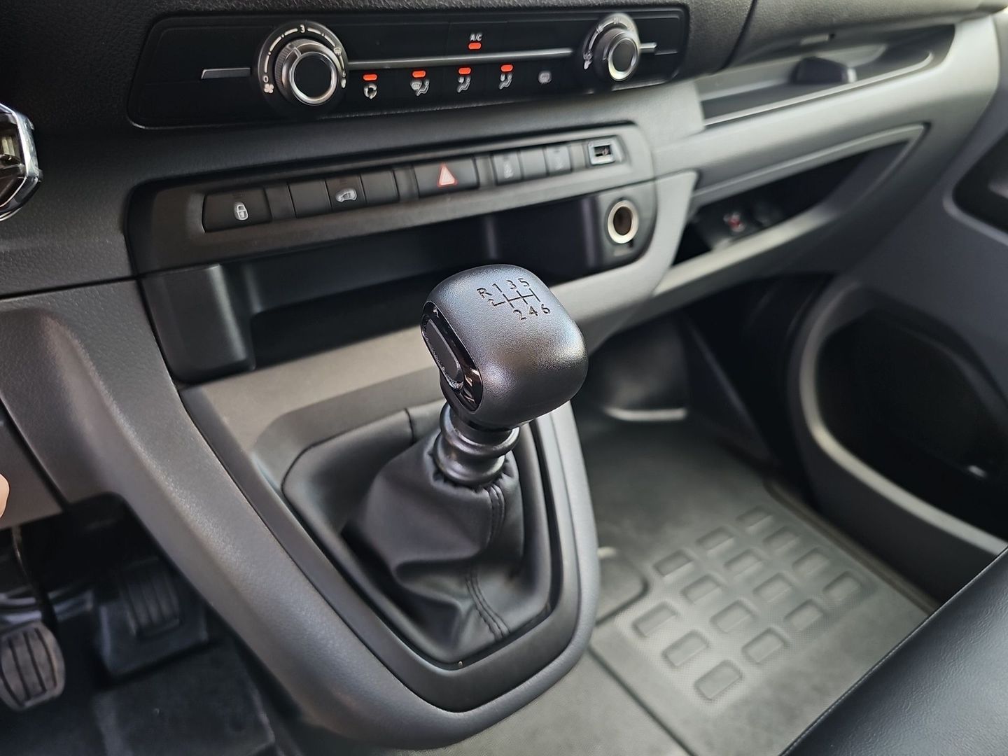 Peugeot Expert Furgon BlueHDi 120 S&S Pro Standard 88 kW (120 CV)