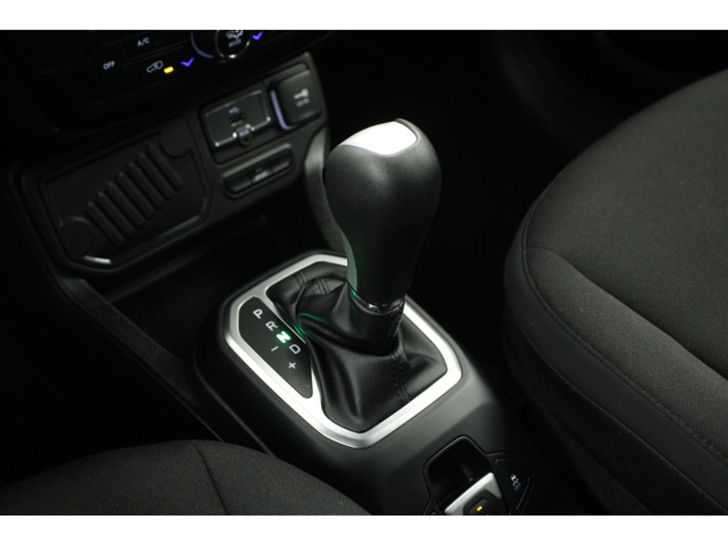 Jeep Renegade 1.3G Night Eagle 4x2 DDCT 110 kW (150 CV)