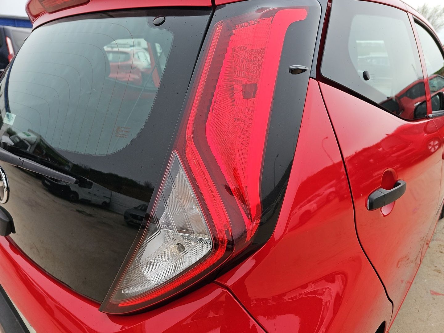 Toyota Aygo 1.0 70 x-play 53 kW (72 CV)