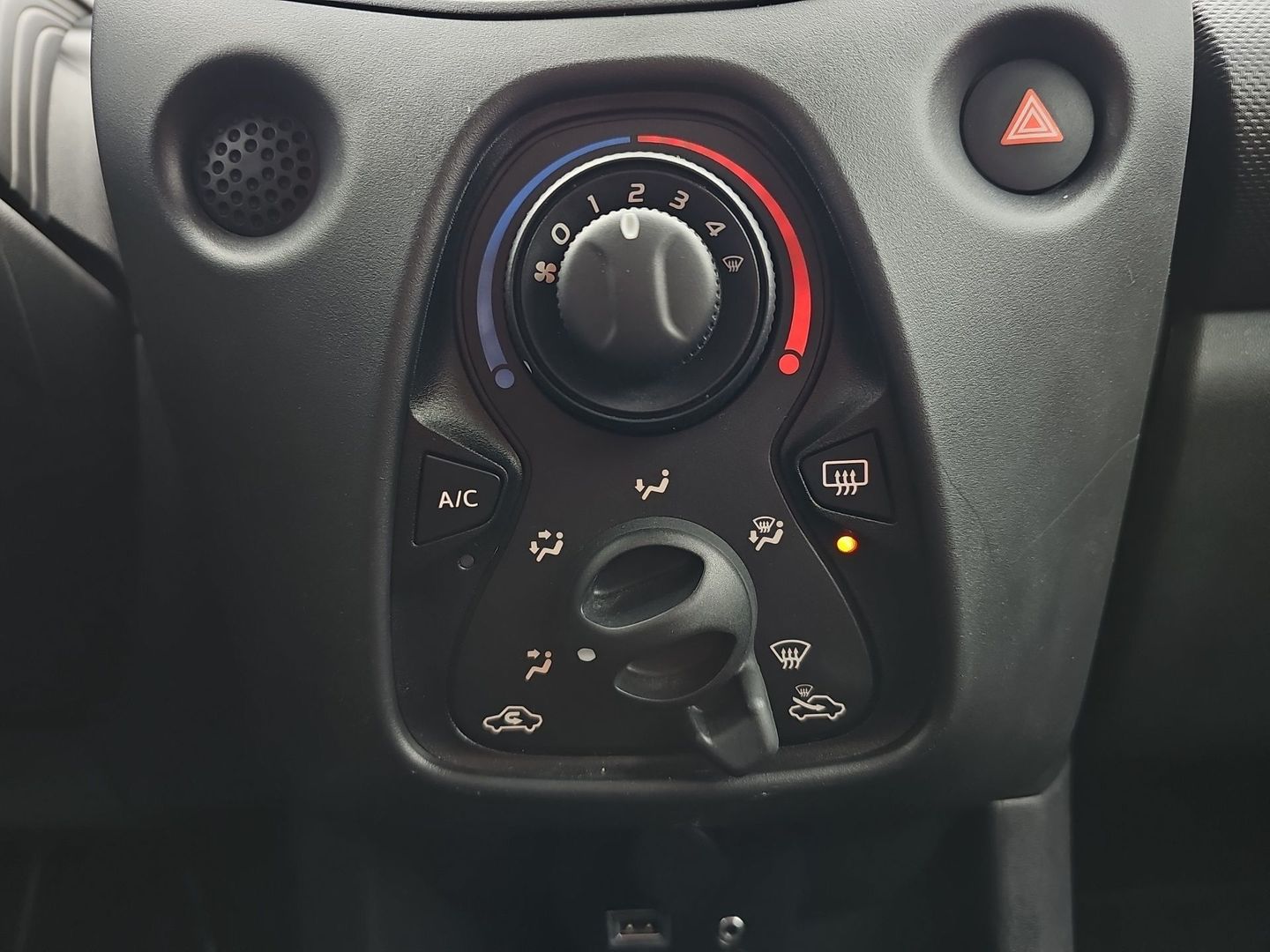 Toyota Aygo 1.0 70 x-play 53 kW (72 CV)