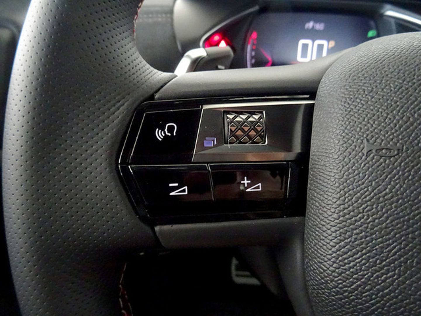 DS DS3 BlueHDi 130 Performance Line Auto 96 kW (131 CV)