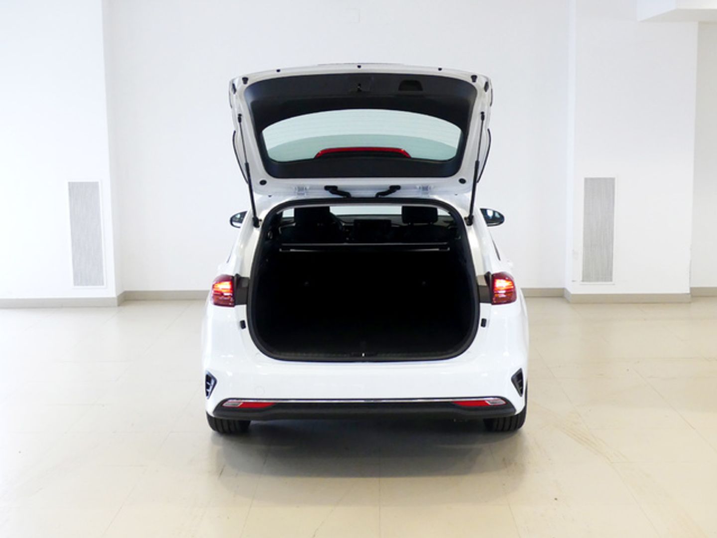 Kia Ceed Tourer 1.6 MHEV iMT Concept 100 kW (136 CV)