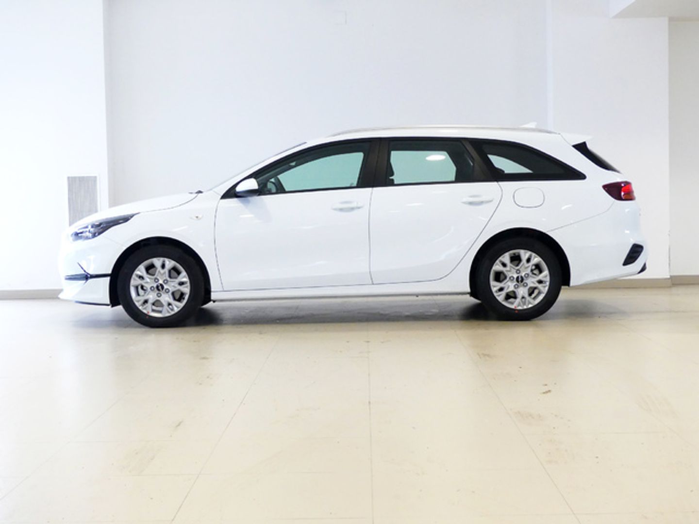 Kia Ceed Tourer 1.6 MHEV iMT Concept 100 kW (136 CV)