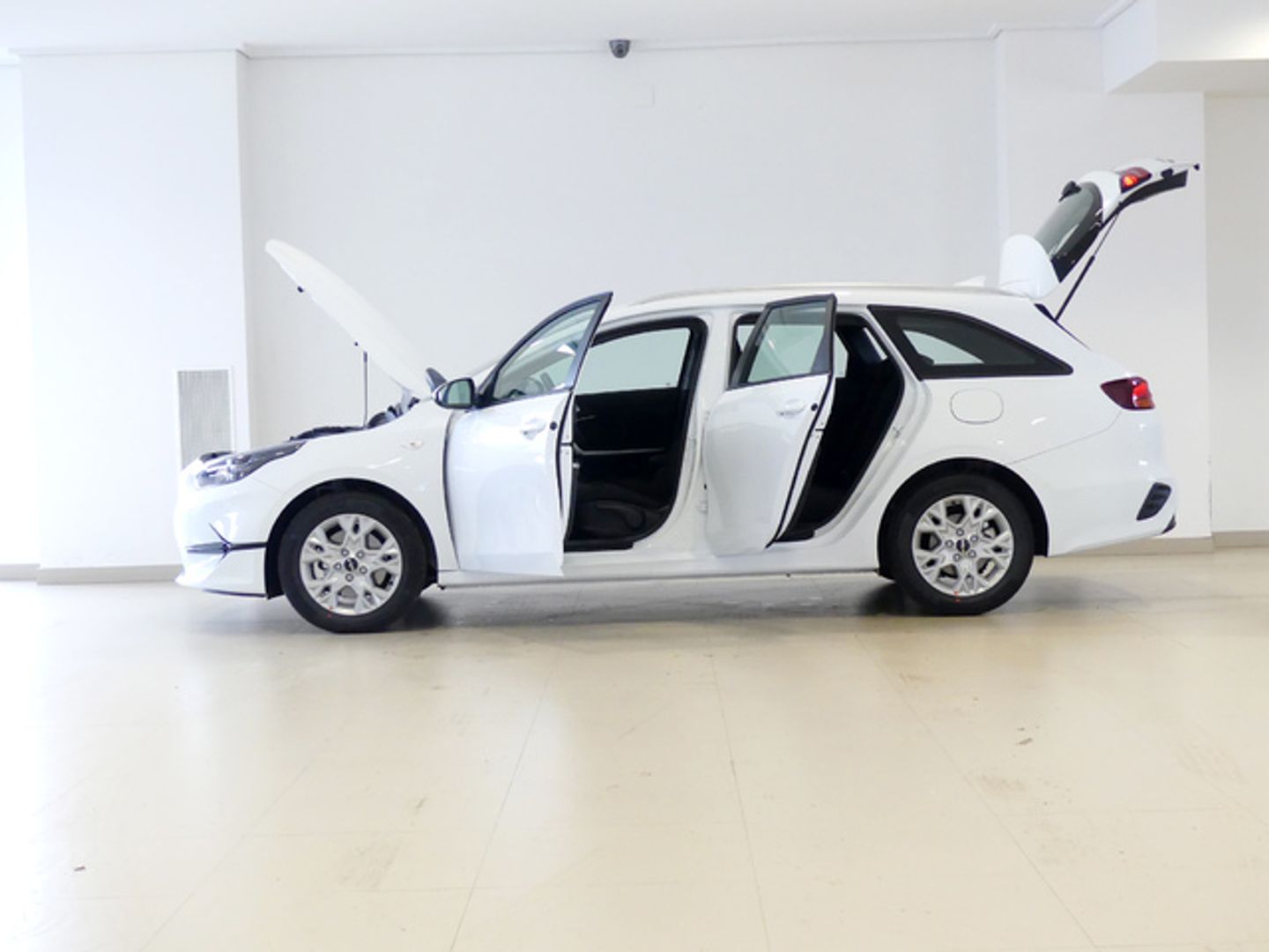 Kia Ceed Tourer 1.6 MHEV iMT Concept 100 kW (136 CV)