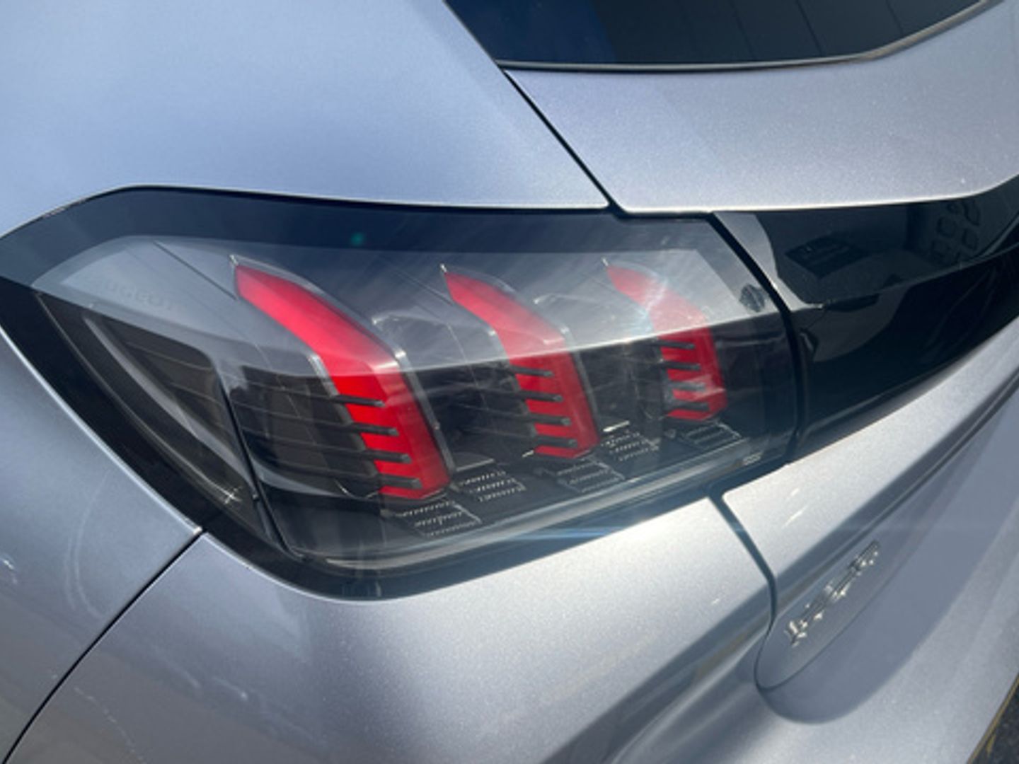 Peugeot 208 BlueHDi 100 Allure