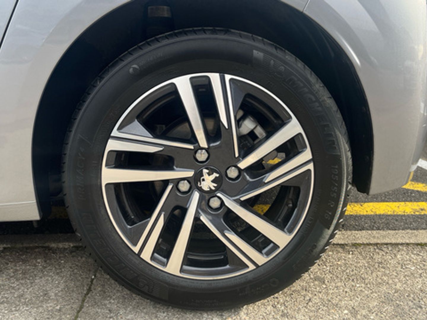 Peugeot 208 BlueHDi 100 Allure