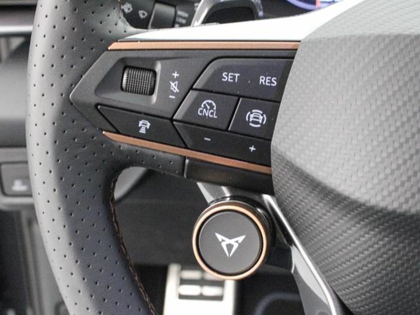 Cupra Terramar 1.5 TSI e-Hybrid -