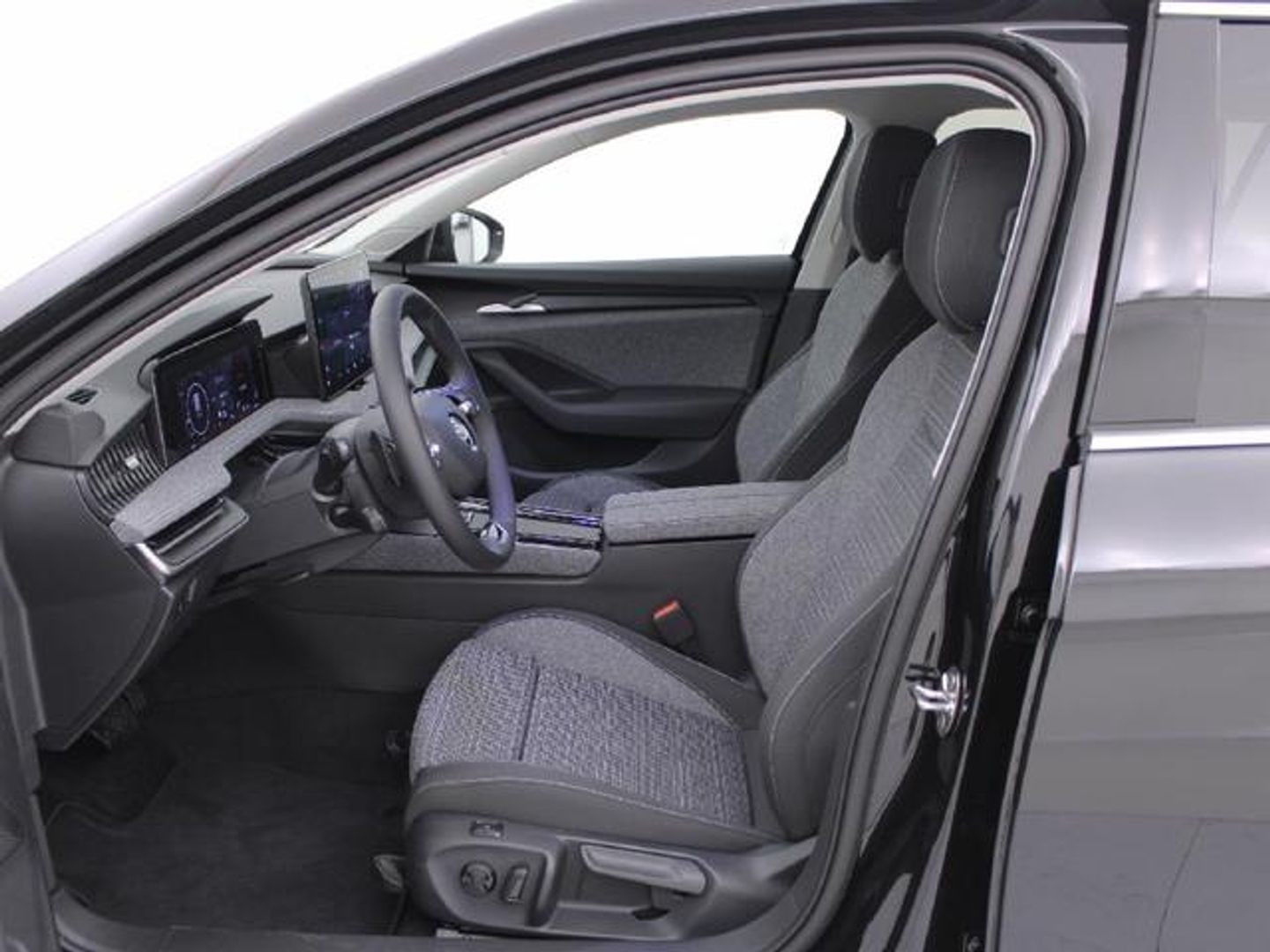 Skoda Superb Combi 1.5 TSI m-HEV Selection DSG 110 kW (150 CV)