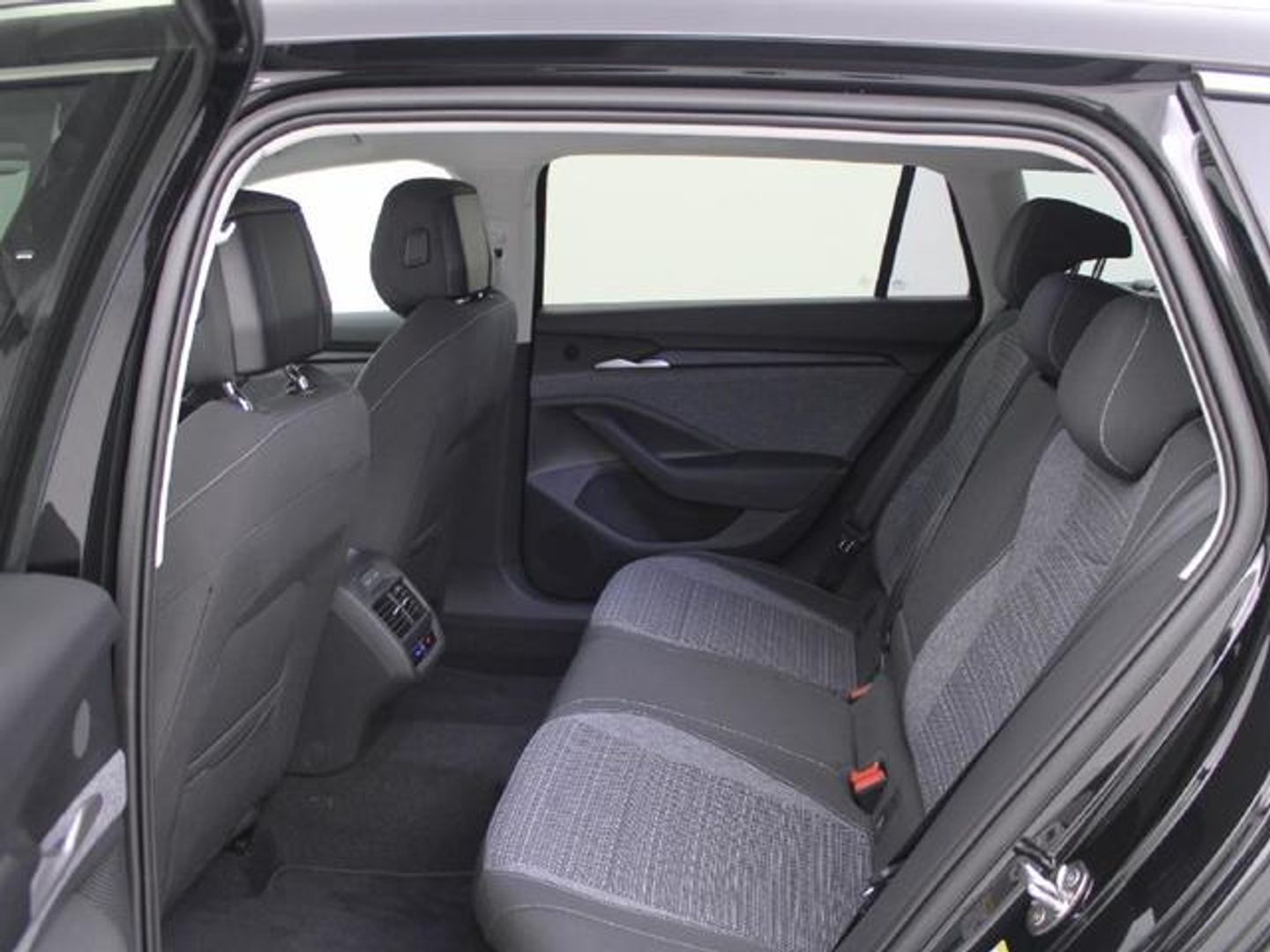 Skoda Superb Combi 1.5 TSI m-HEV Selection DSG 110 kW (150 CV)