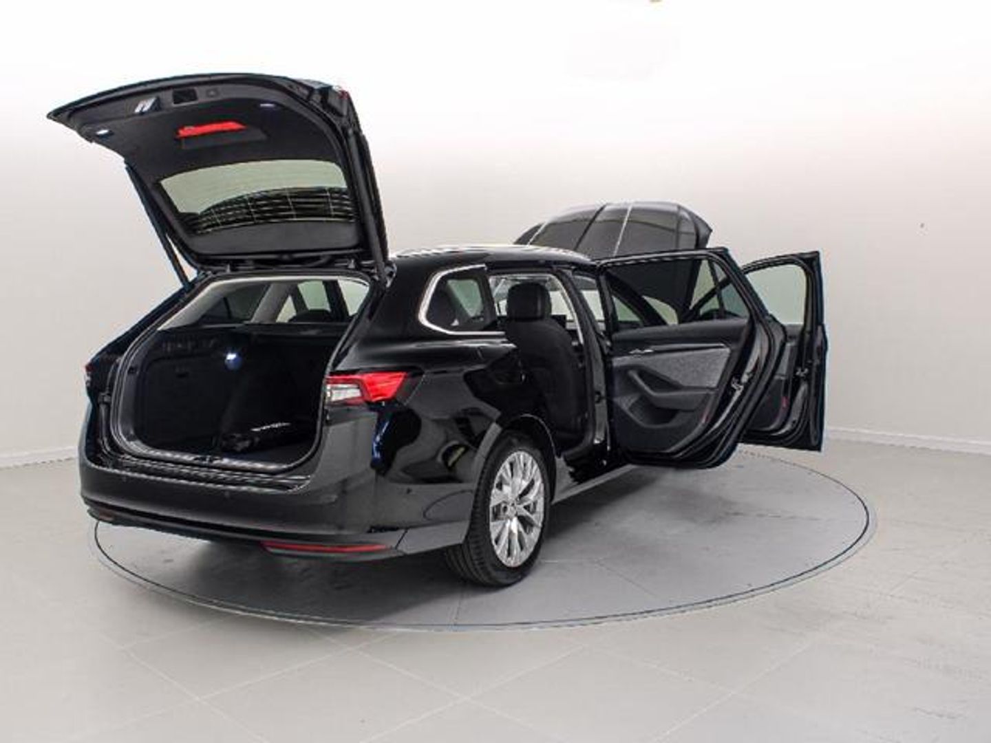 Skoda Superb Combi 1.5 TSI m-HEV Selection DSG 110 kW (150 CV)