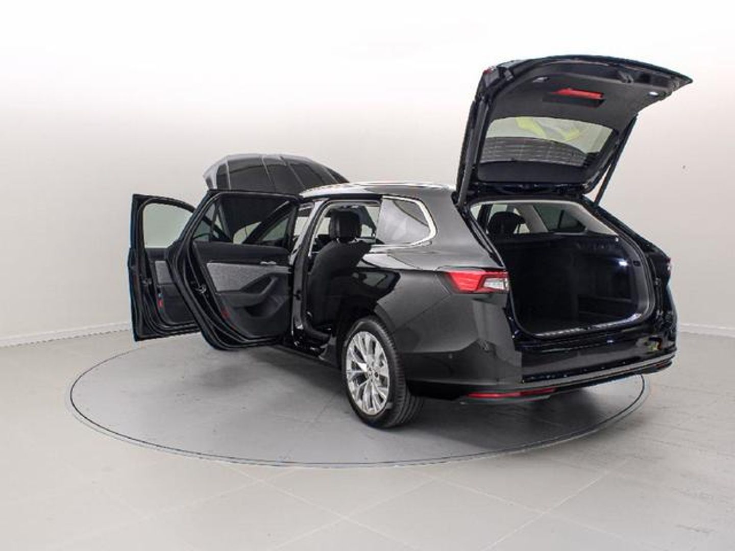 Skoda Superb Combi 1.5 TSI m-HEV Selection DSG 110 kW (150 CV)