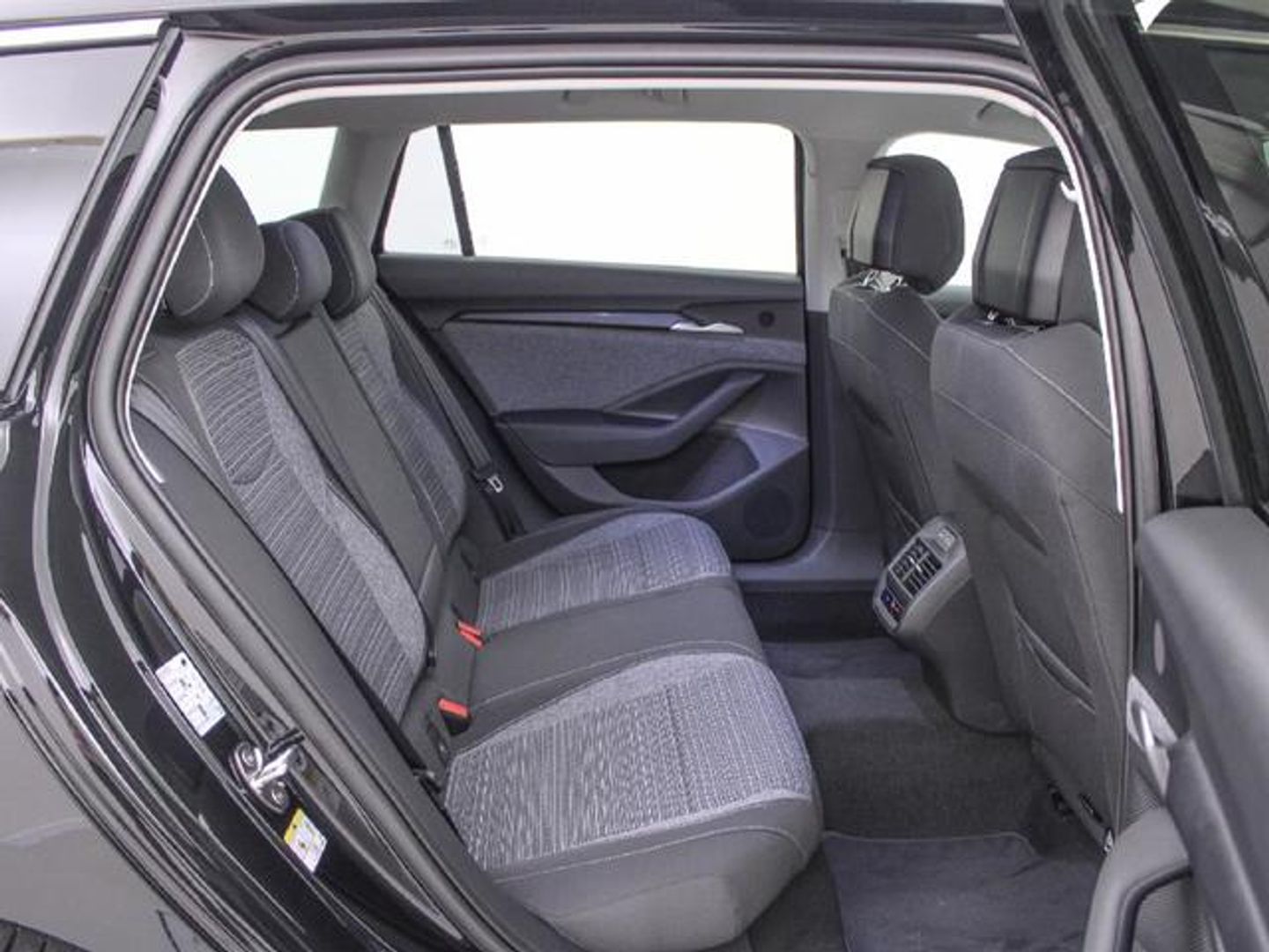 Skoda Superb Combi 1.5 TSI m-HEV Selection DSG 110 kW (150 CV)