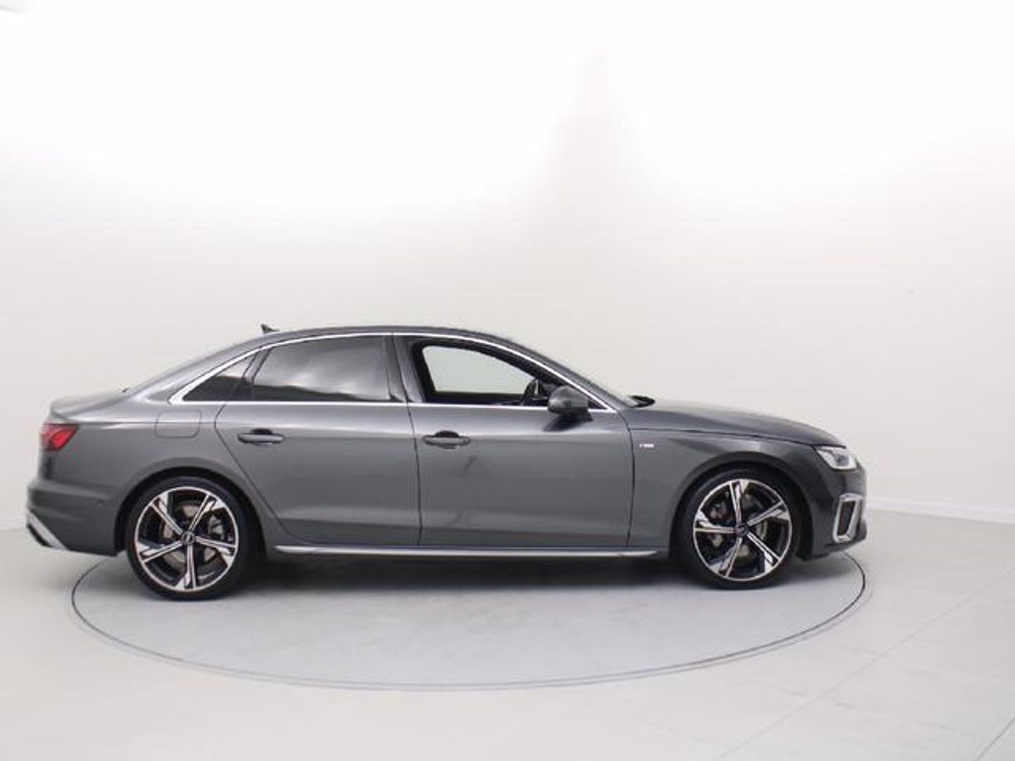 Audi A4 35 TDI S line