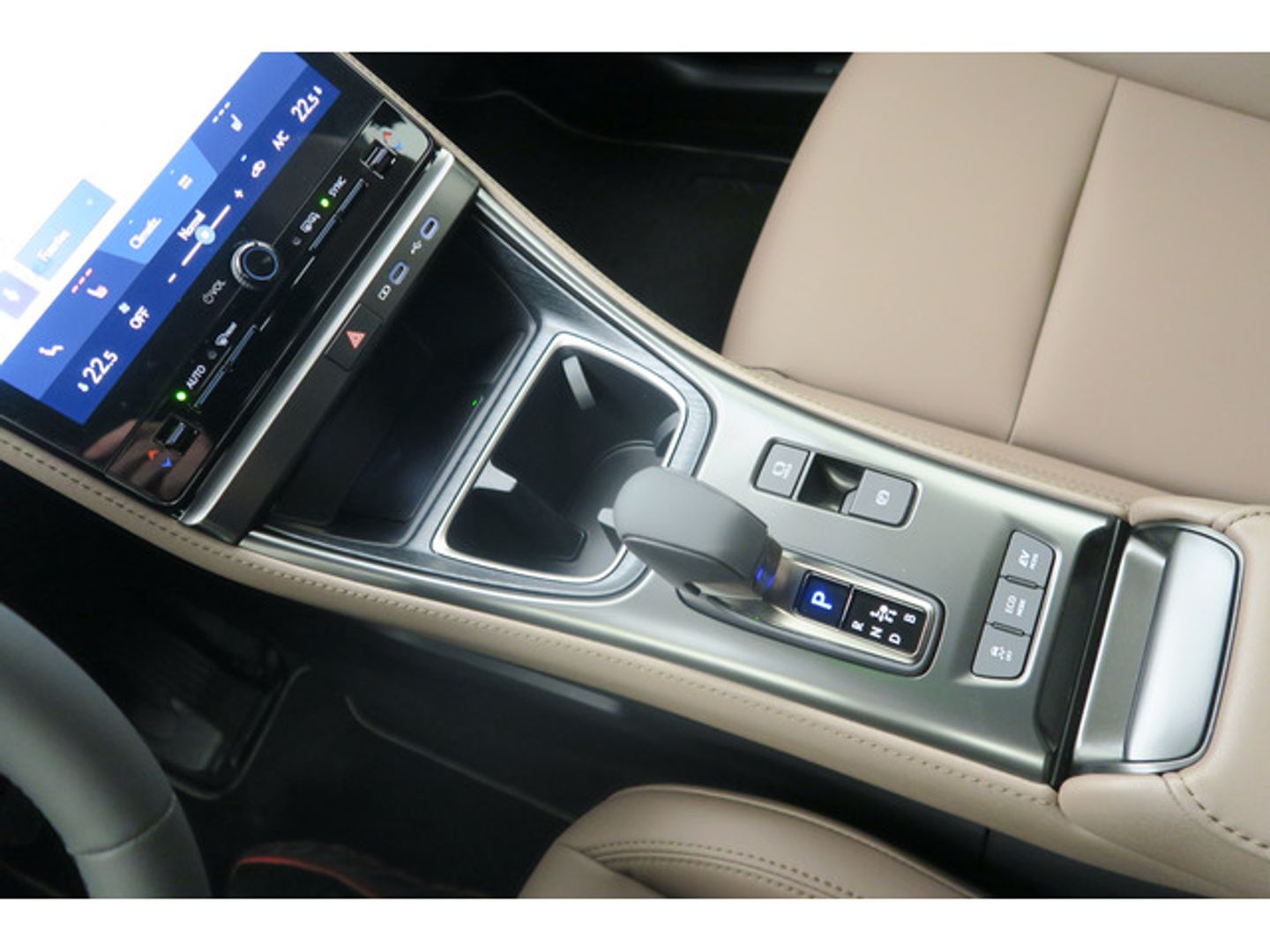 Lexus LBX 1.5 HEV Elegant Plus 100 kW (136 CV)