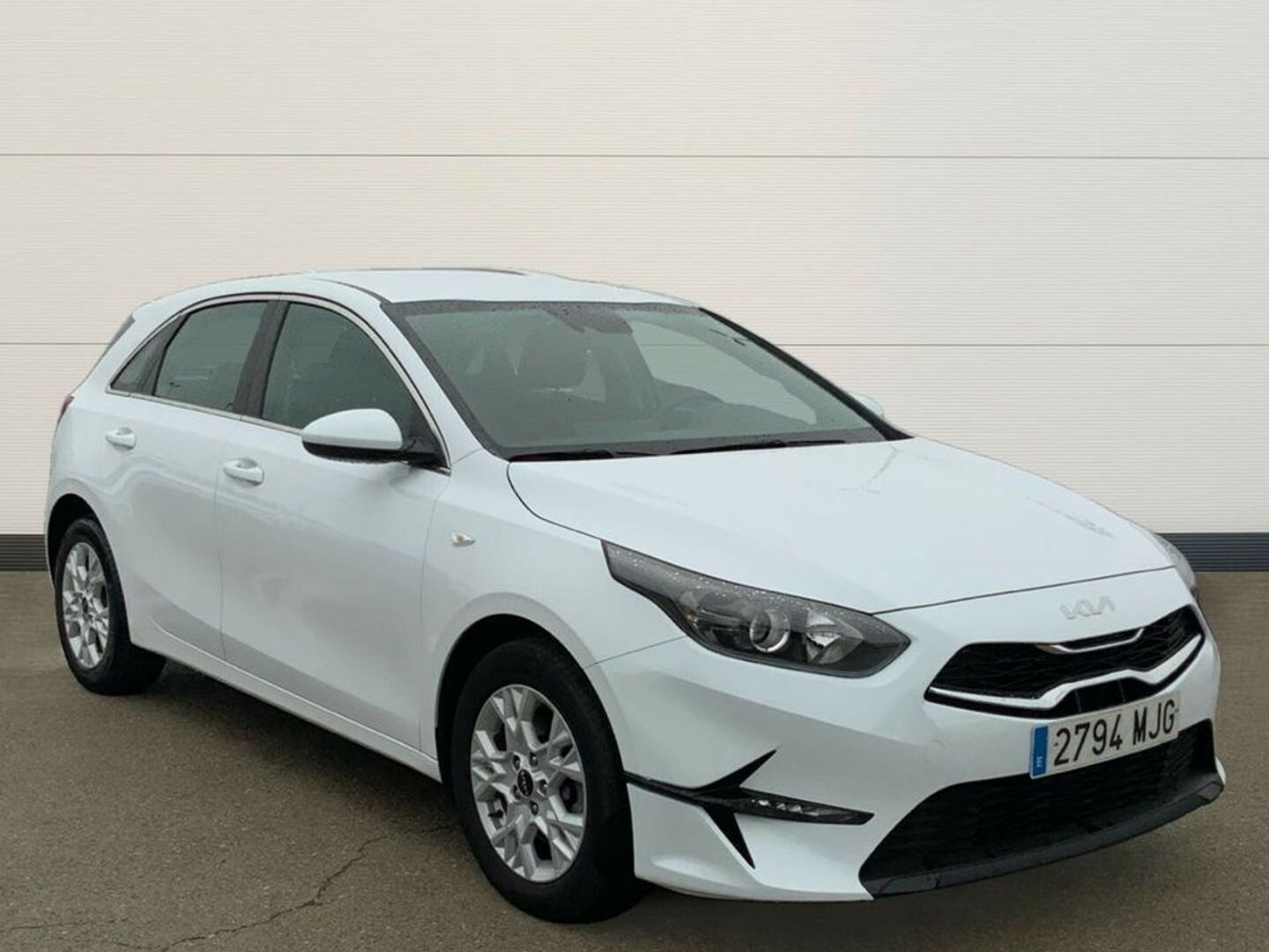 Kia Ceed 1.6 MHEV Drive Blanco Compact