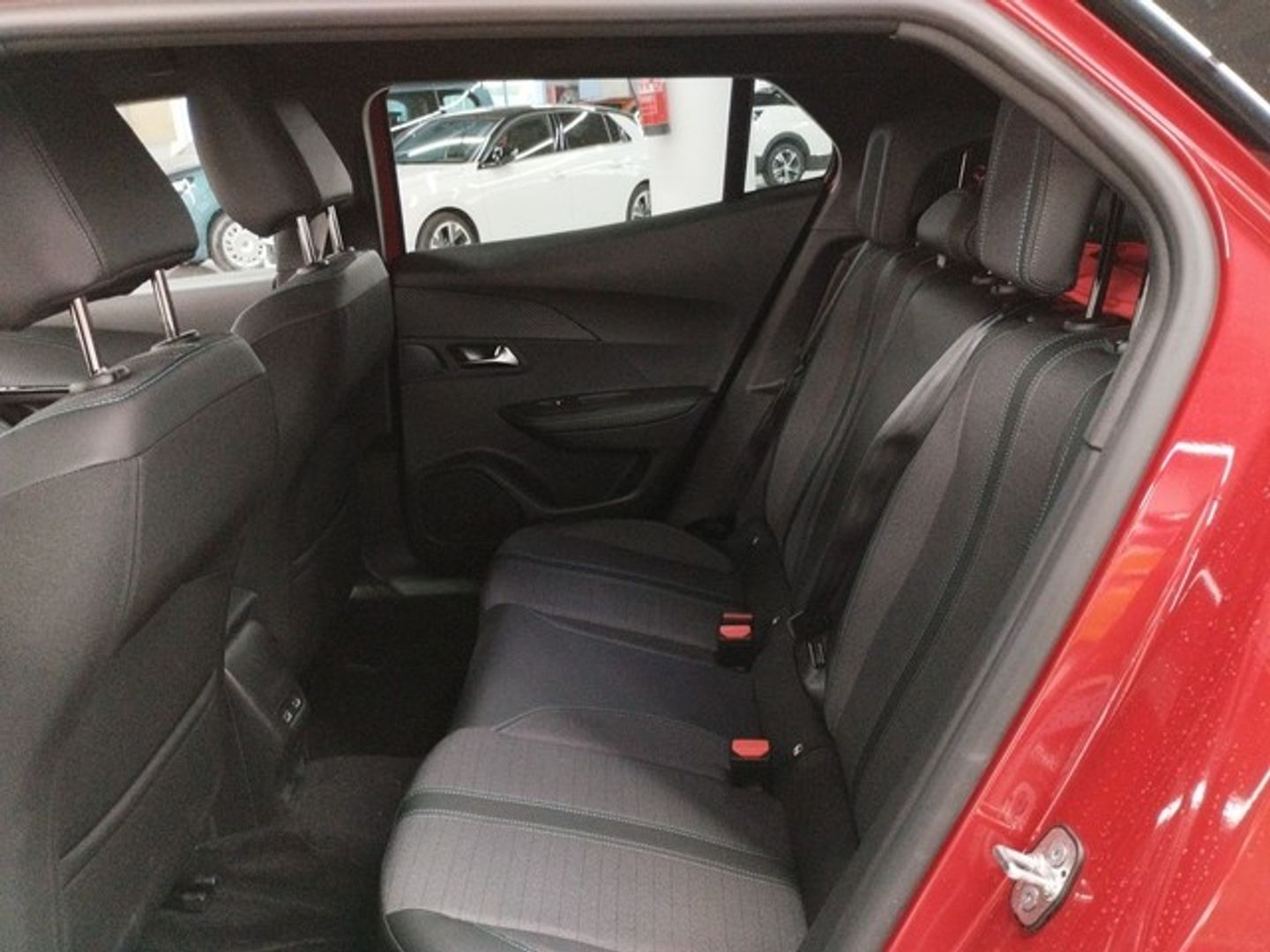 Peugeot e-2008 Eléctrico Allure Pack 100 kW (136 CV)
