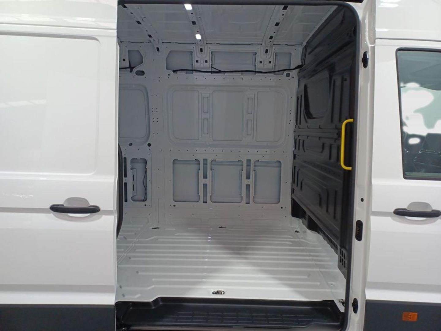 Volkswagen Crafter Furgon Batalla Larga TA 2.0 TDI 103 kW (140 CV) 3.500