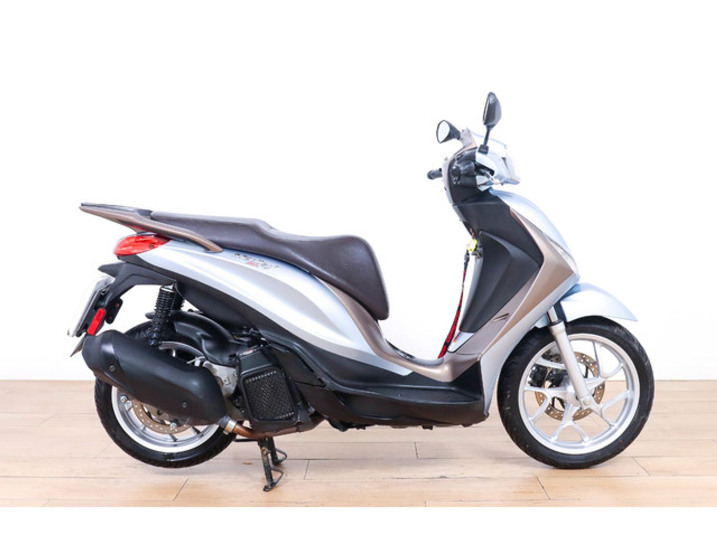 Piaggio Medley 125 Gris Plata Motorcycle