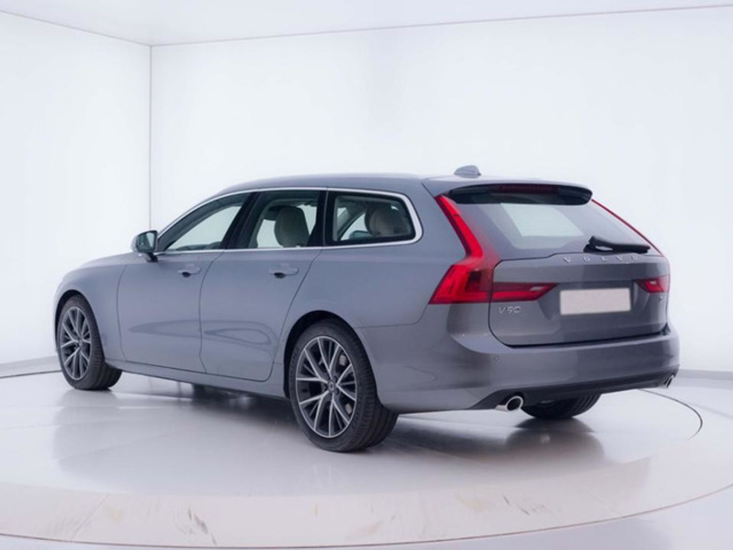 Volvo V90 D4