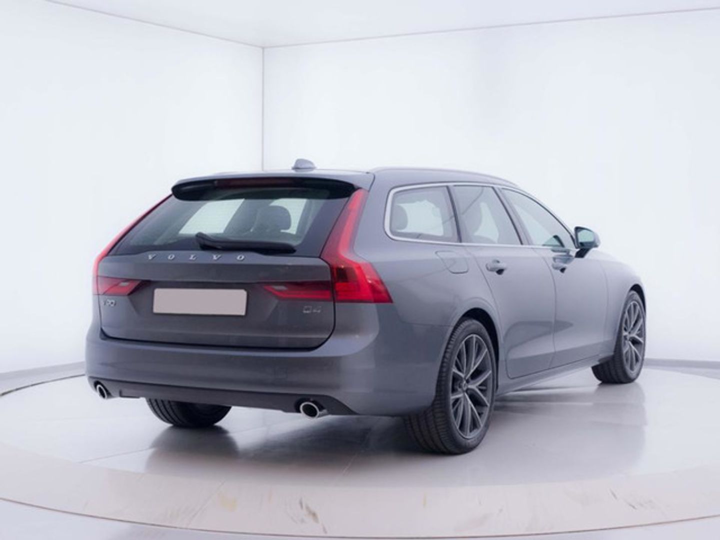 Volvo V90 D4