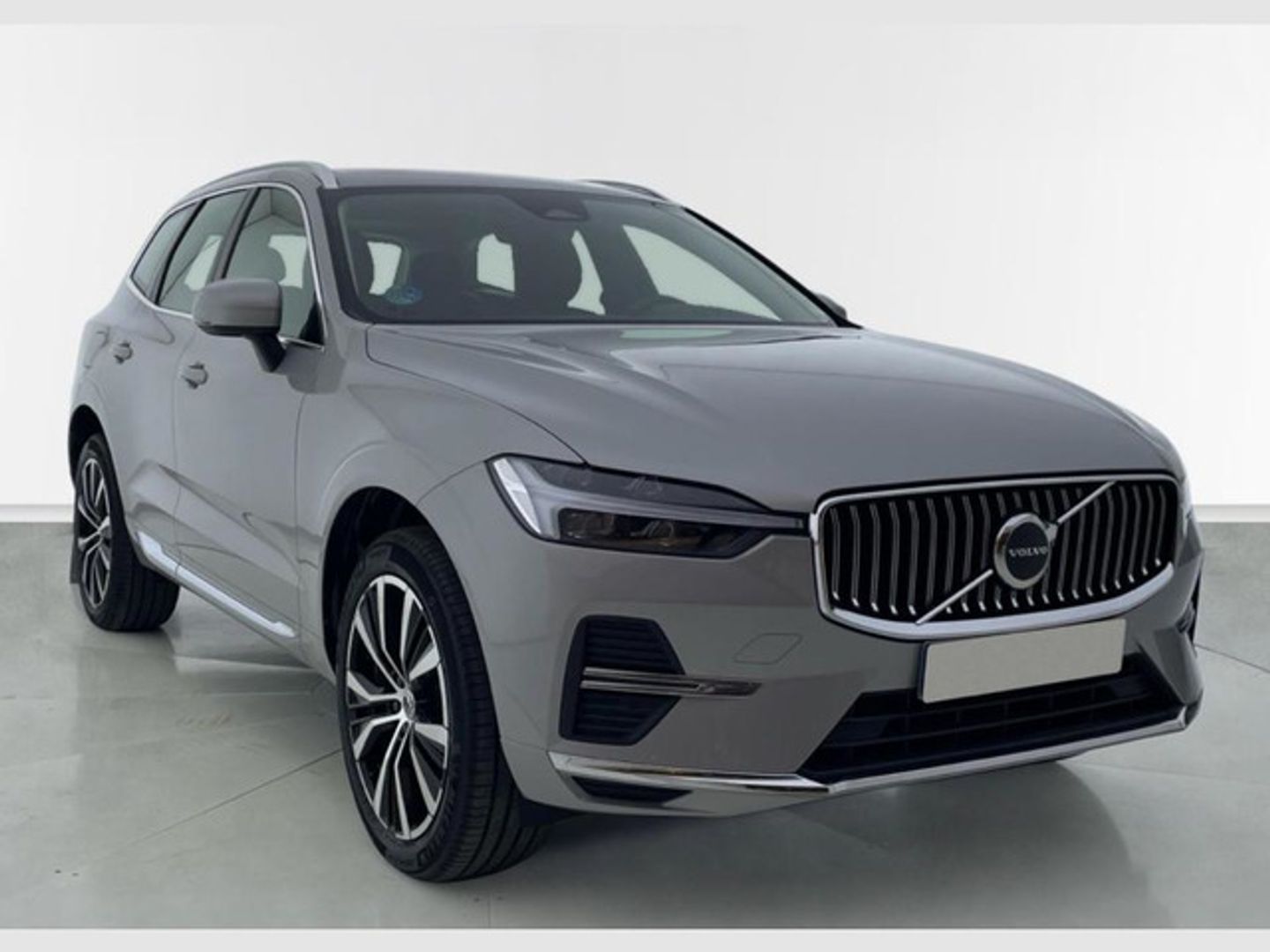 Volvo XC60 B4 G Gris Plata All Terrain / Pick-up