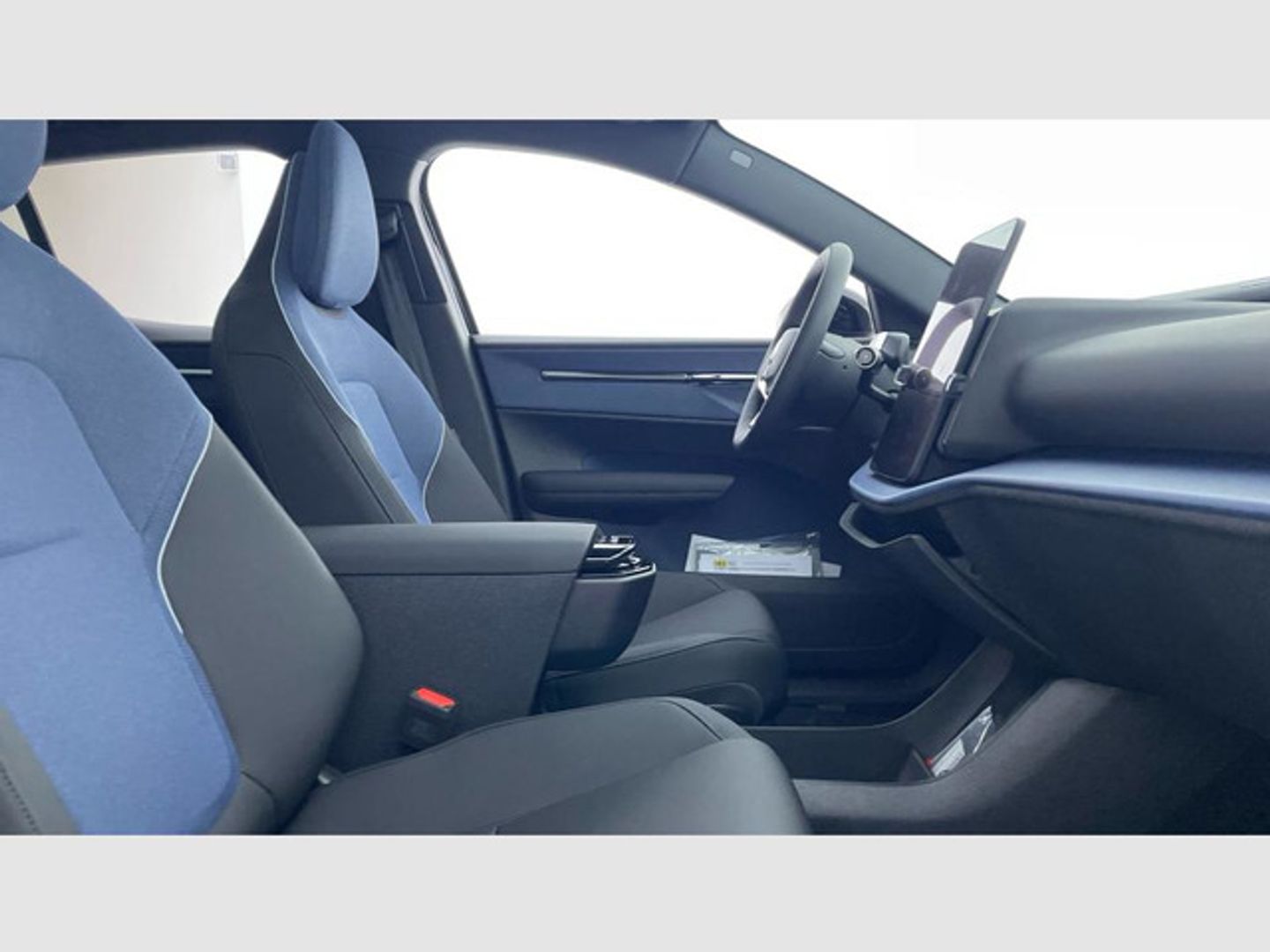 Volvo EX30 Single Motor Extended Range Ultra Auto 200 kW (272 CV)