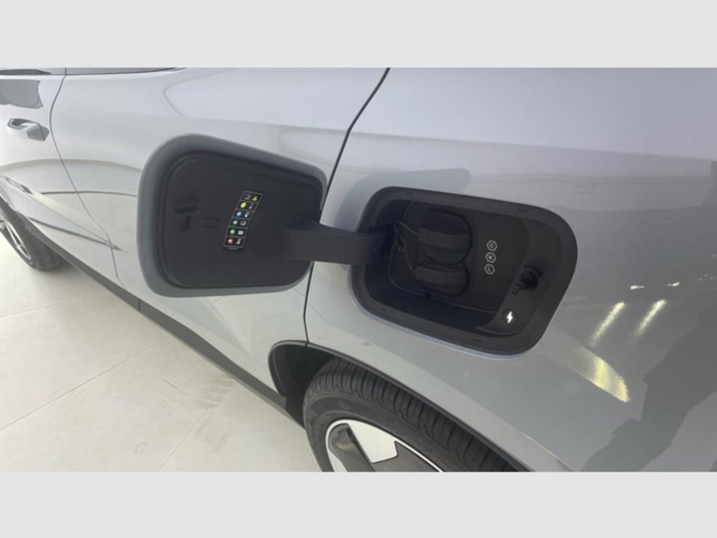 Volvo EX30 Single Motor Extended Range Plus Auto 200 kW (272 CV)