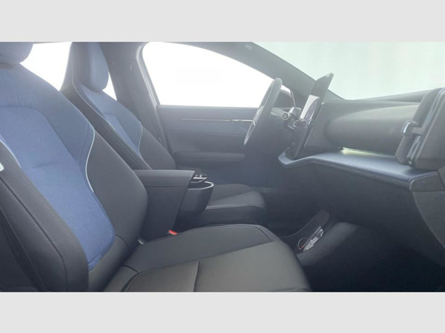 Volvo EX30 Single Motor Extended Range Plus Auto 200 kW (272 CV)
