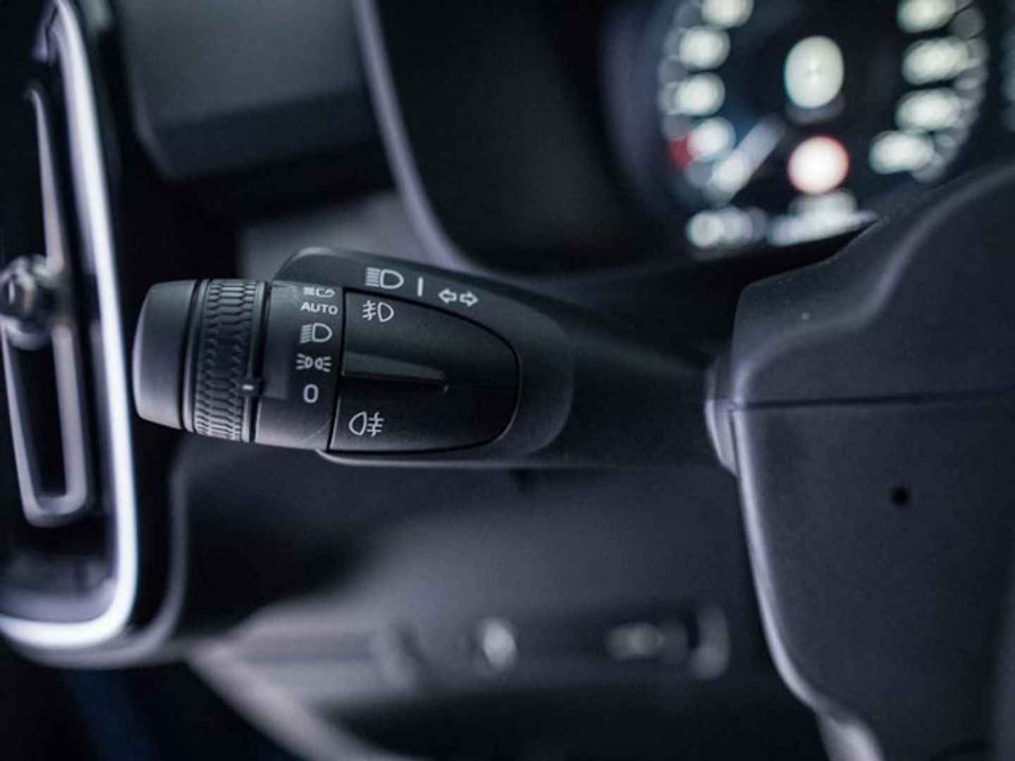 Volvo XC40 T2 Core Auto 95 kW (129 CV)
